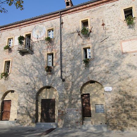 Dimora Storico Romantica Il Sole E La Luna Cerretto Langhe Extérieur photo