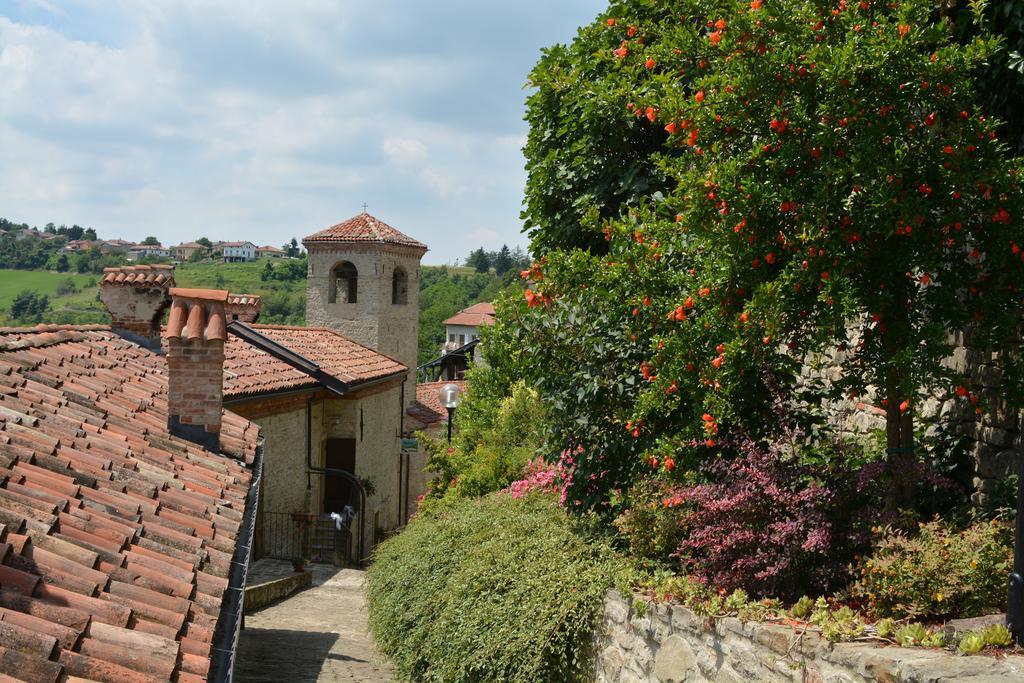 Dimora Storico Romantica Il Sole E La Luna Cerretto Langhe Extérieur photo