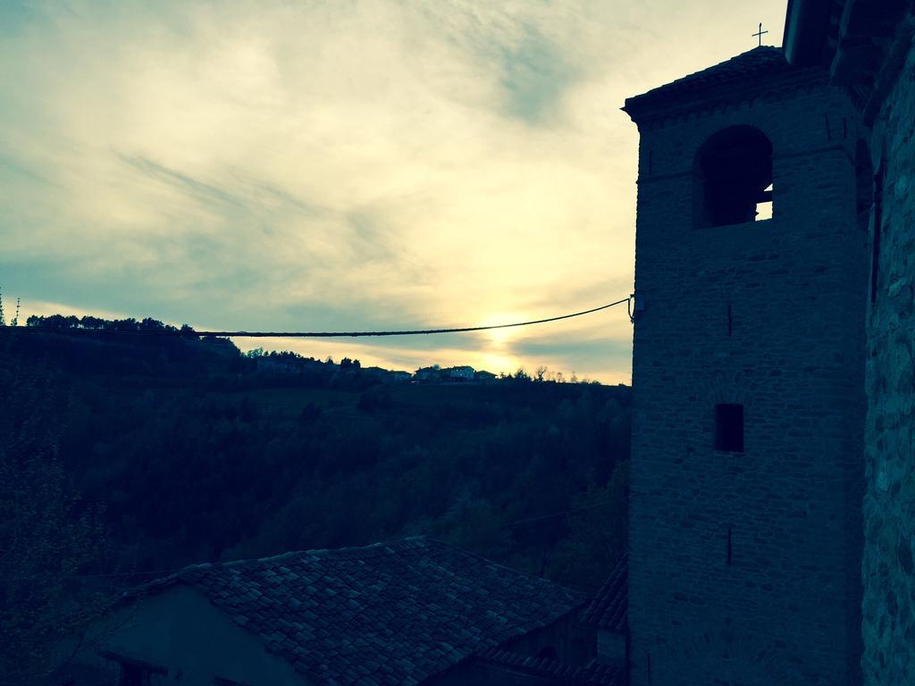 Dimora Storico Romantica Il Sole E La Luna Cerretto Langhe Extérieur photo